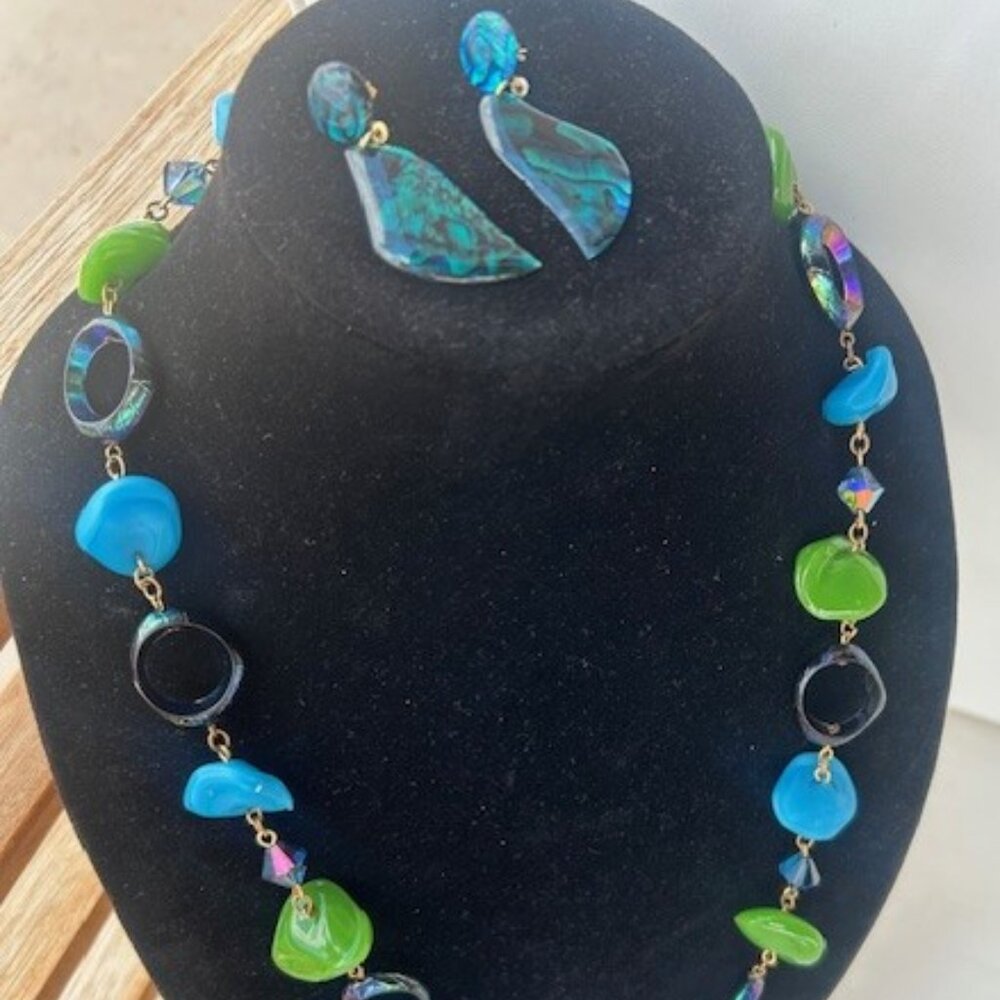 BLUE GREEN GLASS BEAD Iridescent Lucite NECKLACE/EARRINGS SET